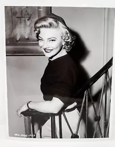 1952 ORIGINAL HOLLYWOOD MOVIE SEXY VALERIE BETTIS STUDIO PHOTO - Picture 1 of 2