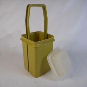 Tupperware Pickle Keeper contenedor verde y tapa de inserción 1330-5 - Imagen 1 de 4