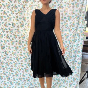 Vintage 1960s pleated chiffon dress - Picture 1 of 8