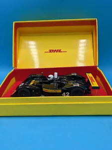 Scalextric H2945 Edición Especial DHL Day Definite MG LOLA - Imagen 1 de 5