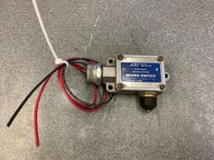 Micro Switch DTF2-2RN Snap Switch Issue# N-870 10A-125 or 250VAC - Picture 1 of 1