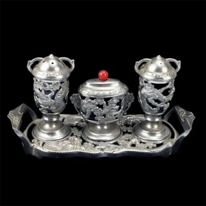 "Antiguo juego de condimentos japoneses Sankyo Dragons vidrio cobalto y metal con bandeja 7,25""" - Imagen 1 de 10