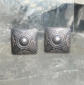 Orecchini vintage argento sterling - NAVAJO timbrati a mano quadrati concho post - Foto 1 di 4