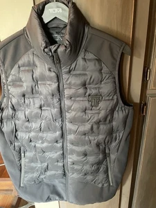 Neu Tumi mittelschwere Weste in Oliv Größe Large - Einzelhandelspreis 350,00 $ - Bild 1 von 9