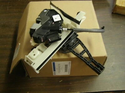 Nuevo de Lote Original Ford 2012 2018 Focus LH Pestillo Puerta Trasera 2013 2014 2015 2016 2017 Foto 1 de 4