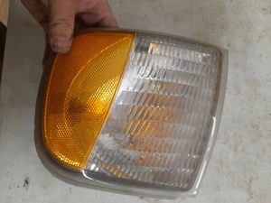 1997-2001 FORD EXPEDITION F150 LEFT TURN SIGNAL CORNER LIGHT ASSEMBLY (LOT2) - Picture 1 of 3