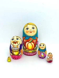 Nesting ukrainian village family  doll 5  pieces nesting doll hand painted - Picture 1 of 4