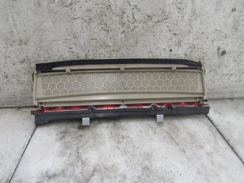 AUDI A6 2003-2005 TERCERA LUZ DE FRENO CENTRO TRASERO Foto 1 de 4