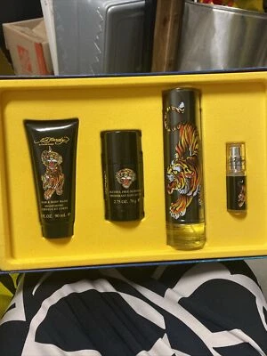 Ed Hardy by Christian Audigier KING DOG 4 件套 礼品套装 男式 3.4 盎司,沐浴露,旅行, — 第 1/3 张图片