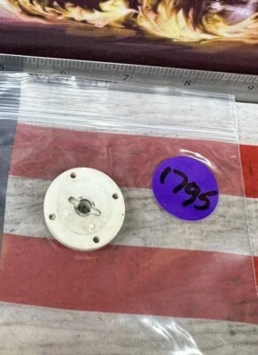 VINTAGE RC DRIVE HUB 1/10 / 1pc. PreOwned / Good Condition - Image 1 of 4