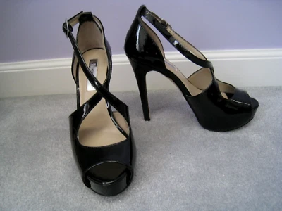 Sandalias INC International Concepts Melvie charol negro talla 5,5 zapatos de plataforma nuevas Foto 1 de 4