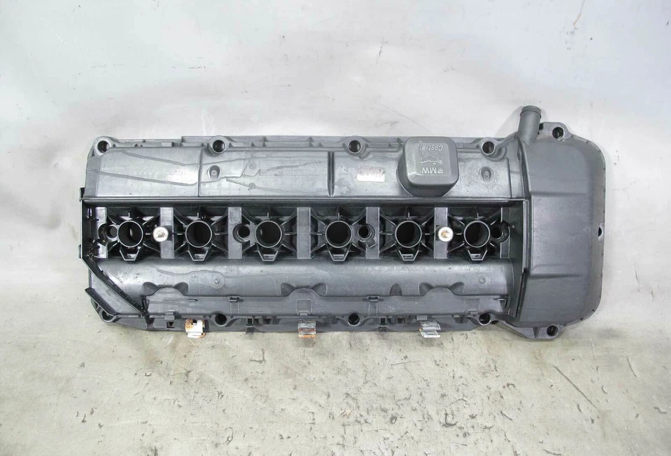 BMW E46 2003-2006 Serie 3 E39 M54 6 cilindros último modelo cubierta de válvula con grietas OEM Foto 1 de 4