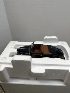 Danbury Mint 1936 Ford Deluxe Cabriolet Blue 1/24 Car W/ Box New - Picture 1 of 7
