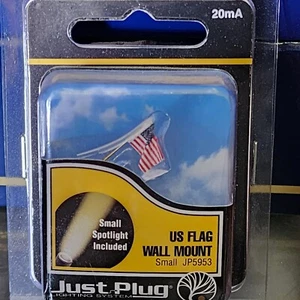 Montado en la pared EE. UU. Flag Just Plug (TM) Pequeño 1/2" Largo Woodland Scenics 5953 - Imagen 1 de 2