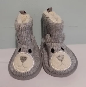 Nuevos Primark Essentials grises baby botes abrazos de oso 0-3 m - Imagen 1 de 6