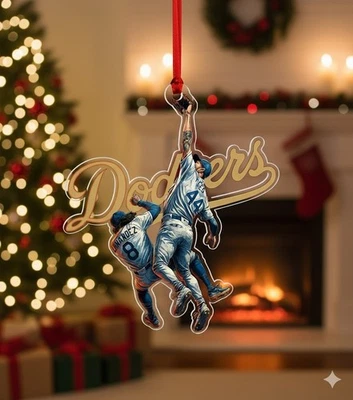 Andy Pages Kike Hernández Outfield Catch Dodger Ornamento, Campeones de la Serie Mundial Foto 1 de 2