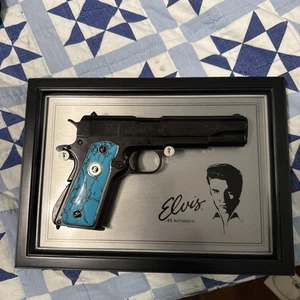 Franklin Mint Elvis Presley. Non-firing 45 automatic with display - Picture 1 of 6