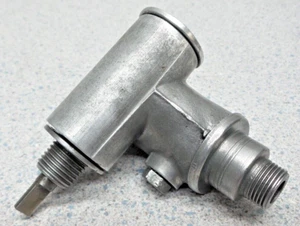 1971 VINTAGE TRIUMPH 650 BONNEVILLE T120R MOTOR TACH DRIVE - Picture 1 of 12