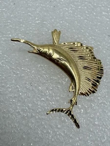 Colgante grande de oro amarillo de 14k con pez vela Michael Anthony - Imagen 1 de 6