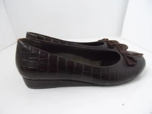 VIONIC Brown Croc Embossed W/Bow Lydia Wedge Slip On Leather Flats - Size 10M - Picture 1 of 12