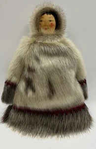 Vintage Inuit Eskimo Doll With Hand Painted Wood Face And Fur Parka 5.5” - Picture 1 of 12