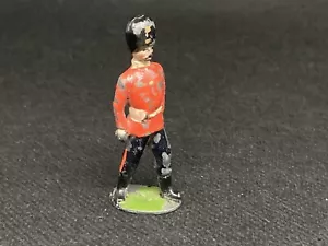 Fusilier By Britains (Yellow 922) Small Scale, Back Right Calf Pinched In. - Picture 1 of 8