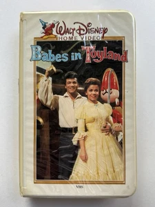 Babes in Toyland (VHS, 1961) Pre-owned Disney Christmas Live Action Musical - Picture 1 of 3