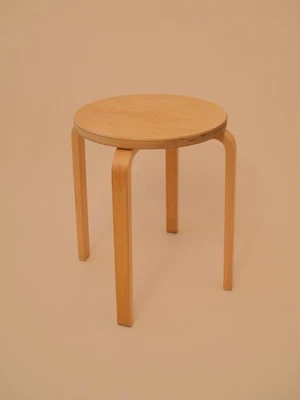 Ikea Frosta Holzhocker gebogen Sperrholz Beistelltisch Pflanzenständer Artek Stil - Bild 1 von 4