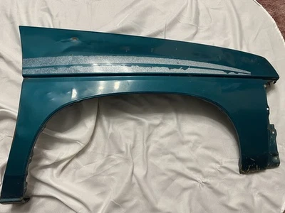  Guardabarros original del pasajero delantero OEM para camioneta Nissan D21 1986-88 carrocería rígida Foto 1 de 4