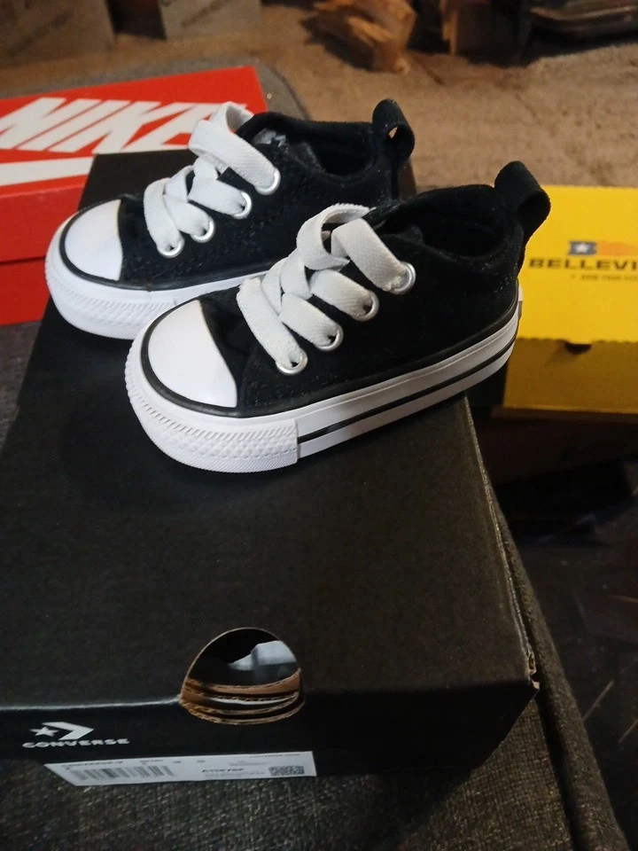 Zapatos Converse Unisex Bebé Talla 2 Atléticos Negros 7J235 Con Cordones Parte Superior Baja Foto 1 de 4