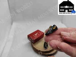 Fútbol miniatura - Zapatillas de fútbol con caja. Botas de fútbol Escala 1:12 - Imagen 1 de 4