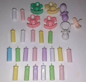 Biberones de guardería vintage con adornos en miniatura temáticos para baby shower niña/niño  - Imagen 1 de 3