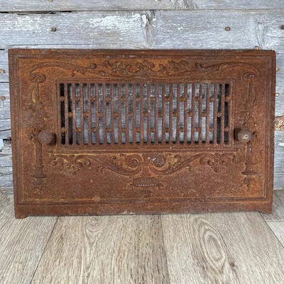Rejilla de hierro fundido ornamentada cubierta de chimenea tapa de puerta antigua con perillas de manija delantera Foto 1 de 4