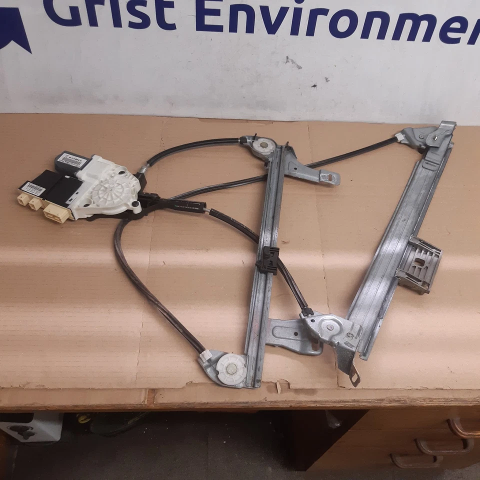 2006 PEUGEOT 307CC MK1 DRIVERS RIGHT FRONT WINDOW REGULATOR 9681589480  (B4E) - Image 1 of 4