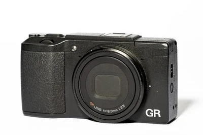 Cámara Ricoh GR ii 16,2 MP 28 mm f2,8 1719 poco usada obturador y 2 baterías Foto 1 de 4