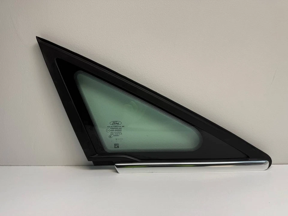 Cuarto de ventana delantero derecho Ford C-Max 2013-2018 con cromo OEM GM51-R29710-B Foto 1 de 4