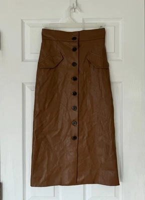 Saia midi lápis couro vegano marrom H&M tamanho 0 botão para baixo couro sintético - Imagem 1 de 4