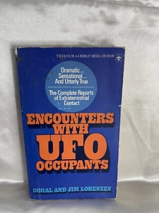 ENCOUNTERS WITH UFO OCCUPANTS By Coral & Jim Lorenzen 1976 1st Ed. Berkley PB - Bild 1 von 17