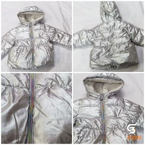 ACOGEDORA CHAQUETA NIÑA PUFFER PLATA PUFF CREMALLERA ARCO IRIS ARCO IRIS BOLSILLOS ACENTO TALLA 3T - Imagen 1 de 19