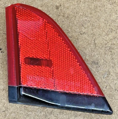 Luz trasera triángulo rojo para pasajero derecho Toyota MR2 SW20 1991-93 Foto 1 de 4