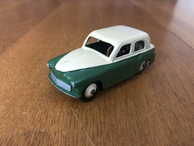 VINTAGE DINKY TOYS HILLMAN MINX TWO TONE GREEN & CREAM 1:32 ENGLAND NICE - Image 1 of 4