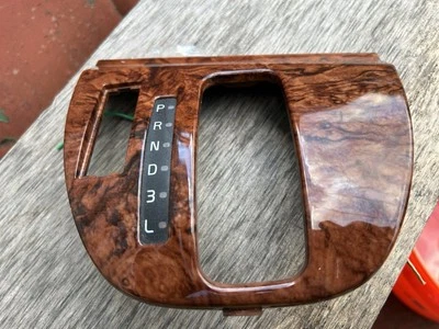 Volvo V90 1997 indicador de cambio bisel de grano de madera usado Foto 1 de 4