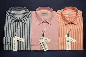 CAMICIA MISURA COLLO 46 TESSUTO PURO COTONE EASY IRON TAGLIO CLASSICO TRE CAPI - Foto 1 di 1