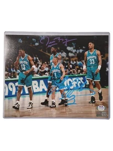 Muggsy Bogues & Larry Johnson Firmado 8x10 Charlotte Hornets Psa Tristar Certificado de Autenticidad NBA - Imagen 1 de 1