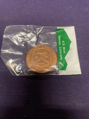 US Mint 1789 Denver Colorado Bronze Commemorative Coin - Image 1 of 3