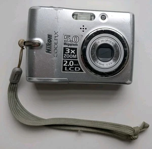 Nikon COOLPIX L10 5.0MP Digital Camera - Silver - Picture 1 of 7