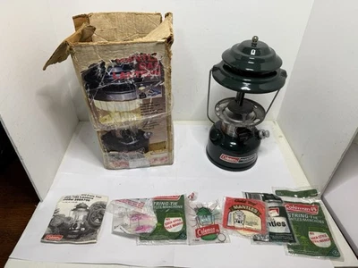 De colección 1986 Coleman 228 ajustable dos mantos linterna de gas y caja 5/86 (sin globo) Foto 1 de 4