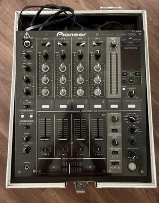 Used PIONEER DJM-700 PRO DJ MIXER and HARD CASE - Image 1 of 3