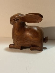 Vintage Holz Hase handgeschnitzt mit verstecktem Fach in Schnupftabakdose unten - Bild 1 von 8