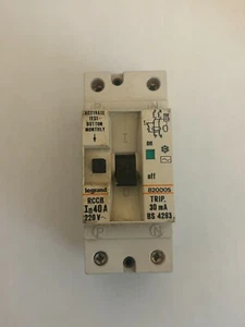INTERRUPTOR DE CIRCUITO LEGRAND 40 AMP 30mA (820005) BS4293 RCCB - Imagen 1 de 1